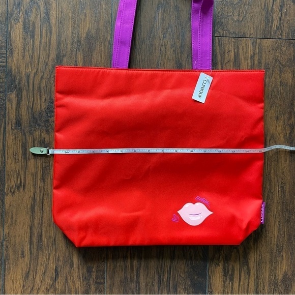 Clinique Tote and Kiss Makeup Bag - Picture 7 of 7